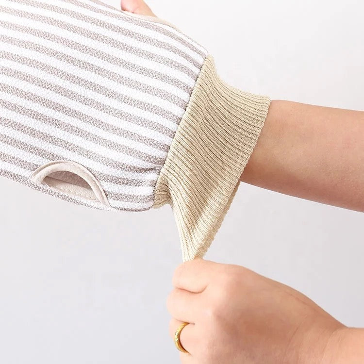 Dry body massage with Jolly Molly glove - Mialove Botanica